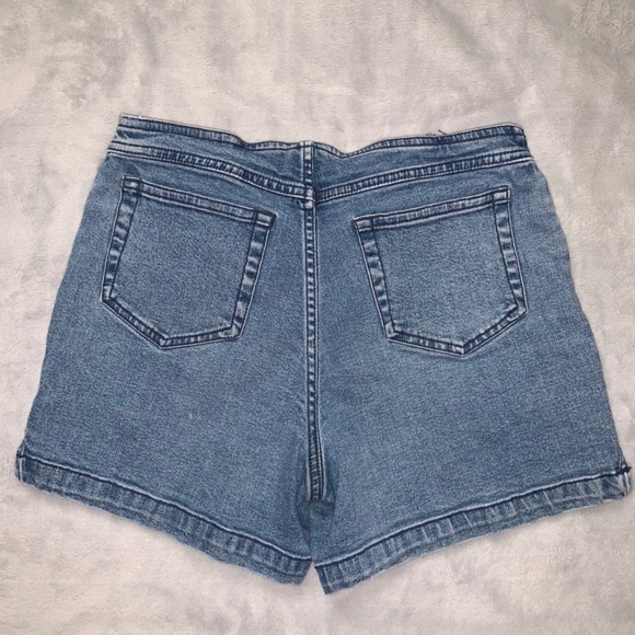 2/$30🌟VINTAGE Shorts🌟 - Picture 2 of 3